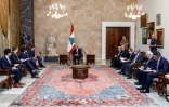 Le sous-secrétaire d'Etat américain pour les Affaires politiques, David Hale, rencontre le président libanais Michel Aoun, dans le palais présidentiel à l'est de Beyrouth, le 14 août 2020