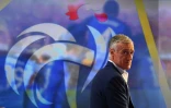 Le sélectionneur de l'équipe de France, et ex-capitaine des champions du monde et d'Europe 98 et 2000, Didier Deschamps, avant une interview dans les locaux de la chaîne TF1 près de Paris, le 12 mai 2016