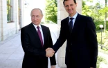 Le président syrien Bachar al-Assad serre la main de son homologue russe Vladimir Poutine, le 17 mai 2018 à Sotchi en Russie