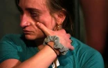 Une militante du droit à l'avortement pleure devant la Cour suprême des Etats-unis à Washington le 2 mai 2022
