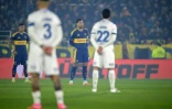 Le milieu de terrain argentin de Boca Juniors Leandro Parades lors d'une minute de silence en hommage au père de Lionel Messi, Jorge, avant un match contre Velez Sarsfield, le 8 août 2026 à Buenos Aires