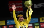 La joie du Slovène Primoz Roglic, vainqueur du Critérium du Dauphiné, le 12 juin 2022, à l'issue de la dernière étape, disputée entre Saint-Alban-Leysse et le Plateau de Solaison, et remportée par son coéquipier danois Jonas Vingegaard, 2e au classement général