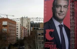 Une affiche électorale de Joan Laporta, candidat à la présidence du FC Barcelone, sur un immeuble de Madrid, le 16 décembre 2020