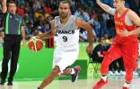 Le meneur de jeu de l'équipe de France de basket Tony Parker face à la Chine, le 8 août 2016 aux JO à Rio