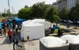 Des réfugiés dans un camp de fortune le 27 mai 2016 à Paris