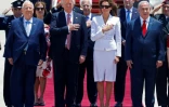 Le président américain Donald Trump (centre gauche) et son épouse Melania (centre droit) aux côtés du Premier ministre israélien Benjamin Netanyahu (D) et du président israélien Reuven Rivlin (G) à Tel Aviv, en Israël, le 22 mai 2017
