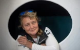 La navigatrice britannique Pip Hare à bord de son Imoca 60 "Medallia" le 23 octobre 2020 à La Rochelle