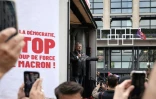 Le leader insoumis Jean-Luc Mélenchon lors d'une manifestation à Paris "contre le coup de force de Macron" après la nomination de Michel Barnier à Matignon, le 7 septembre 2024
