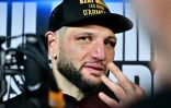 Le boxeur français Arsen Goulamirian s'adresse à la presse après avoir perdu son titre WBA des lourds-légers face au Mexicain Gilberto "Zurdo" Ramirez, à Inglewood (Californie), le 30 mars 2024