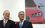 L'ancien patron du groupe Volkswagen Martin Winterkorn (à gauche) et le PDG d'Audi Rupert Stadler, le 22 mai 2014 à Ingolstadt, dans le sud de l'Allemagne