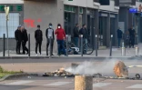 Des habitants dans une rue de Dijon après des incidents, le 15 juin 2020