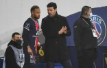 L'entraîneur du PSG Mauricio Pochettino donne ses consignes à Neymar, lors du Trophée des champions, le 13 janvier 2021 à Lens