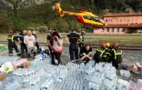 Des packs d'eau sont livrés à Breil-sur-Roya le 5 octobre 2020