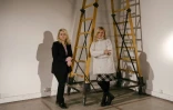 Les metteuses en scène kosovare Zana Hoxha (g) et serbe Maja Mitic au Centre de décontamination culturelle de Belgrade où est jouée la pièce "Les Troyennes", le 21 novembre 2024 en Serbie  