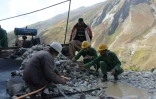 Extraction de rubis dans la mine de Chitta Katha, au Cachemire pakistanais, le 20 septembre 2017