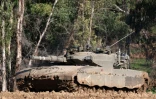 Un tank israélien circule dans le sud d'Israël le long de la frontière avec la bande de Gaza le 25 janvier 2024