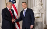 Le président polonais Andrzej Duda accueille le président Donald Trump au Château royal à Varsovie le 6 juillet 2017