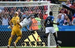 Le milieu de terrain français Paul Pogba inscrit le but de la victoire face à l'Australie lors du Mondial, le 16 juin 2018 à Kazan