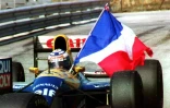 Alain Prost célèbre son 4e titre mondial remporté au volant d'une Williams-Renault le 26 septembre 1993 sur le circuit d'Estoril, au Portugal