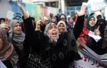 Photo de manifestantes devant les bureaux des Nations unies dans le camp de réfugiés d'Al-Nusirat, après l'annonce du gel partiel de l'aide américaine, le 17 janvier 2018 dans la bande de Gaza