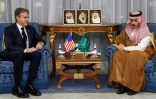 Le ministre des Affaires étrangères saoudien Faisal bin Farhan (D) rencontre le secrétaire d'Etat américain Antony Blinken à Djeddah le 20 mars 2024