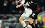 Le milieu argentin de Tottenham Giovani Lo Celso (g) à la lutte avec le milieu suédois de Leipzig Emil Forsberg en Ligue des champions, le 19 février 2020 à Londres