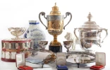 Des trophées et souvenirs personnels de la star déchue du tennis allemand Boris Becker seront vendus aux enchères en ligne à partir de lundi par la maison britannique Wyles Hardy
