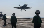 Cette photo diffusée par la marine américaine le 6 février 2026 montre un atterrissage sur le porte-avions Abraham Lincoln dans le Golfe, le 30 janvier 2026