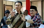 Le gouverneur chrétien Basuki Thahaja Purnama (G) au tribunal le 13 décembre 2016 à Jakarta