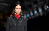 Le styliste belge Anthony Vaccarello a plaçé sa collection printemps/été 2018 présentée à New York sous le signe de l'Ouest américain, avec des références aux westerns