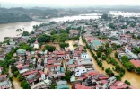 Des rues et des bâtiments inondés après que le super typhon Yagi a frappé le nord du Vietnam, à Yen Bai, le 9 septembre 2024
