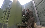 Image fournie par le ministère de la Défense sud-coréen le 4 août 2025 de soldats démontant les haut-parleurs situés à la frontière avec la Corée du Nord