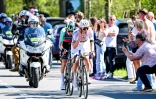 Tadej Pogacar devant Paul Seixas dans Liège-Bastogne-Liège le 26 avril 2026
