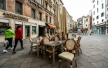 Cafés et terrasses fermés à Venise le 13 mai 2020