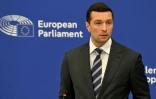 Jordan Bardella, président du Rassemblement national (RN), parti d'extrême droite français, député européen et président du groupe "Les Patriotes pour l'Europe", s'exprime devant la presse au Parlement européen, à Strasbourg, le 16 juin 2026