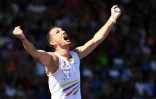 Le perchiste star Renaud Lavillenie savoure son titre de champion de France, le 16 juillet 2017 à Marseille