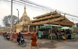 Un temple bouddhiste dans une rue de Pyin Oo Lwin, dans le nord de l'Etat de Shan, le 11 mars 2023 en Birmanie