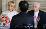 La première dame de France Brigitte Macron aux côtés du chanteur Charles Aznavour au château de Versailles le 12 septembre 2018
