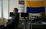 L'Ukrainien Illia Issaiev, 18 ans, formateur au maniement de drones militaires, à Kharkiv, le 15 octobre 2025