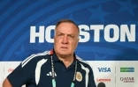 Le sélectionneur néerlandais de Curaçao Dick Advocaat en conférence de presse le 13 juin 2026 à Houston à la veille du match du Mondial contre l'Allemagne