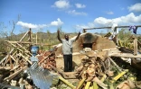 Beaucoup, comme cet homme le 7 october 2016, à Deson, près de Les Cayes dans le sud-ouest d'Haïti, ont tout perdu après le passage de l'ouragan