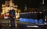 Photo de pool fournie par l'agence russe Spoutnik montrant le président russe Vladimir Poutine lors d'une céémonie avec des marins le 27 mars 2025 à Mourmansk