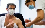 Olivier Véran vacciné le 8 février 2021 à Melun avec la formule d'AstraZeneca-Oxford