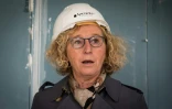 La ministre du Travail, Muriel Pénicaud, en déplacement sur un chantier de construction, à Montévrain, près de Paris, le 12 mai 2020