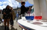Deux des objets vendus à la boutique de l'Elysée le 15 septembre 2018