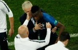 Blaise Matuidi congratulé par le sélectionneur Didier Deschamps et son adjoint Guy Stéphan à l'issue du succès des Bleus contre la Belgique, le 10 juillet 2018 à Saint-Pétersbourg