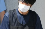 Tetsuya Yamagami, l'homme accusé du meurtre de l'ancien Premier ministre japonais Shinzo Abe, est transféré du commissariat de police de Nara pour un examen psychiatrique, le 25 juillet 2022