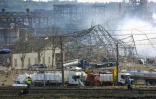 L'usine pétrochimique AZF le 21 septembre 2001 dans la banlieue sud de Toulouse après la violente explosion