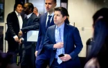 Sam Altman (d), PDG d'OpenAI, et Greg Brockman, président et cofondateur d'OpenAI, arrivent au tribunal fédéral d'Oakland, en Californie, le 30 avril 2026