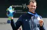 La joie du kayakiste français Cyril Neveu, médaillé de bronze se contente du bronze aux Championnats du monde, le 30 juillet 2022 à Augsbourg